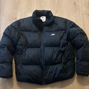 Nike men’s jacket!!Worn once !! Like new Nike Men's Dark Puffer Jacket